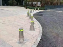 半自動(dòng)升降路樁